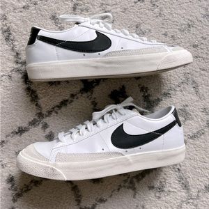 Nike Women's Blazer '77 Low Shoes - Size 9